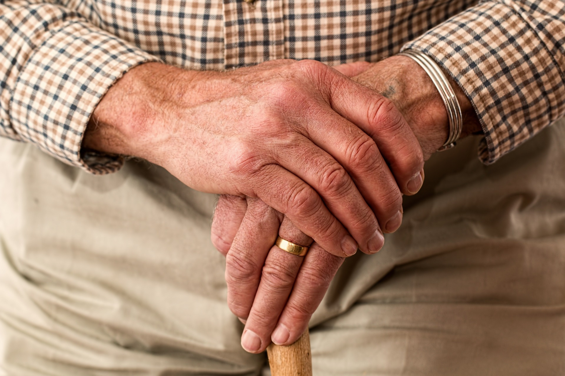 Parkinson - Ursachen, Symptome & Therapie