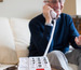 Newsartikle: Seniorenhandy/Seniorentelefon – alle Infos zu Modellen mit Notruf und großen Tasten
